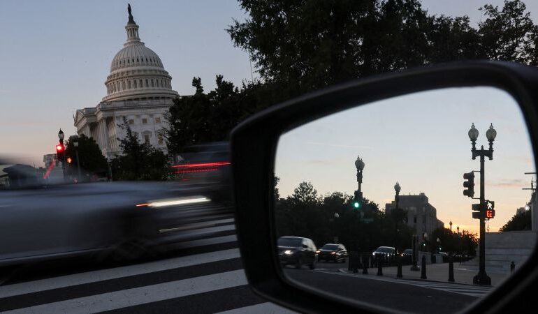 Live updates: Government shutdown extends through the weekend