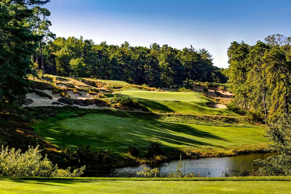 /content/dam/images/golfdigest/fullset/2021/4/pine valley 5th hole.jpg