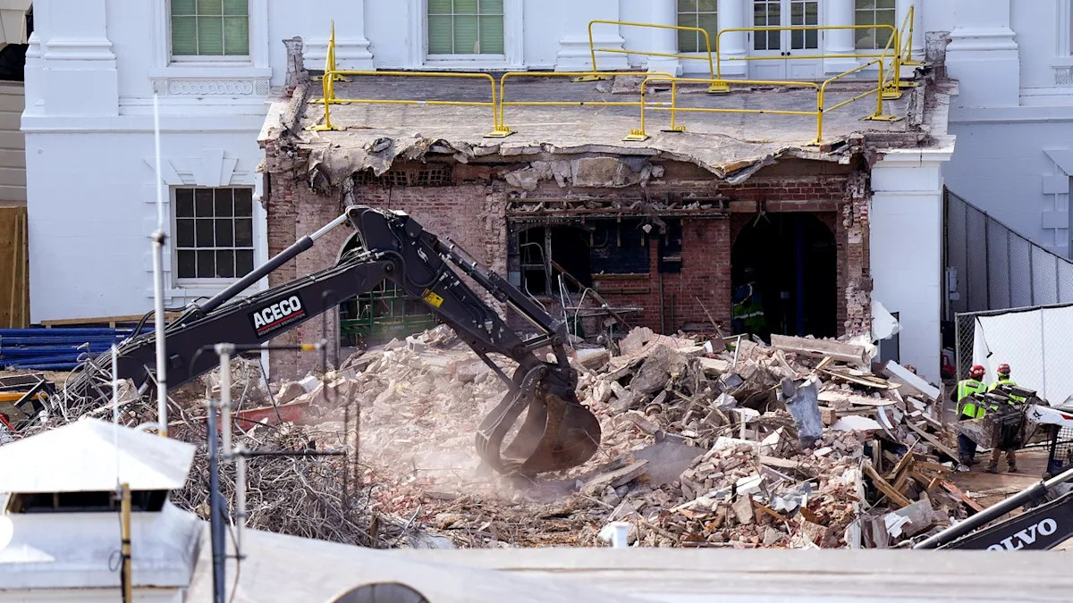 Rubble of the White House’s East Wing trucked to golf course Yahoo news home