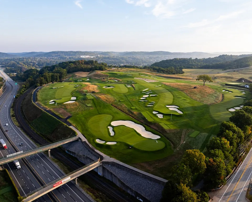 /content/dam/images/golfdigest/fullset/course-photos-for-places-to-play/oakmont-country-club-pennsylvania-over-turnpike.jpg