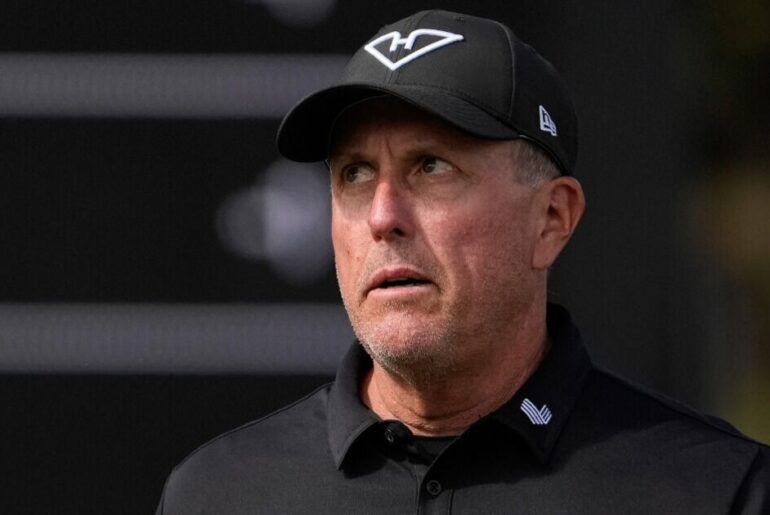 Phil Mickelson rages over ‘illegals committing crimes’ after pleading with Donald Trump | Golf | Sport Phil Mickelson rages over 'illegals committing crimes' after pleading with Donald Trump | Golf | Sport