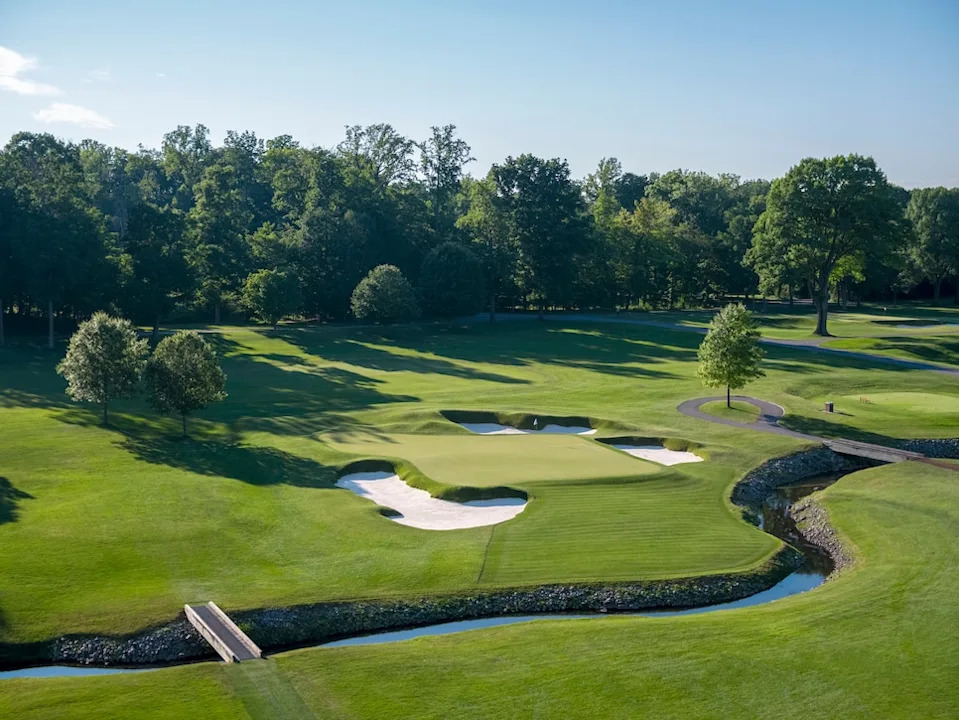 /content/dam/images/golfdigest/fullset/course-photos-for-places-to-play/Oak-Hill-Country-Club-11-East -8207.jpg