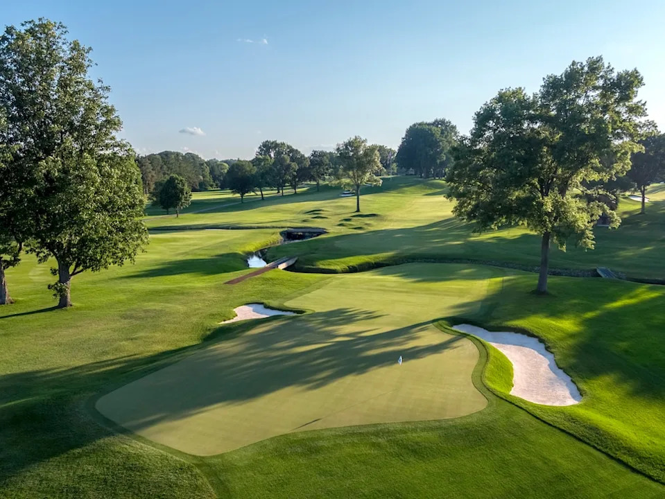 /content/dam/images/golfdigest/fullset/course-photos-for-places-to-play/Oak-Hill-Country-Club-10-East -8207.jpg
