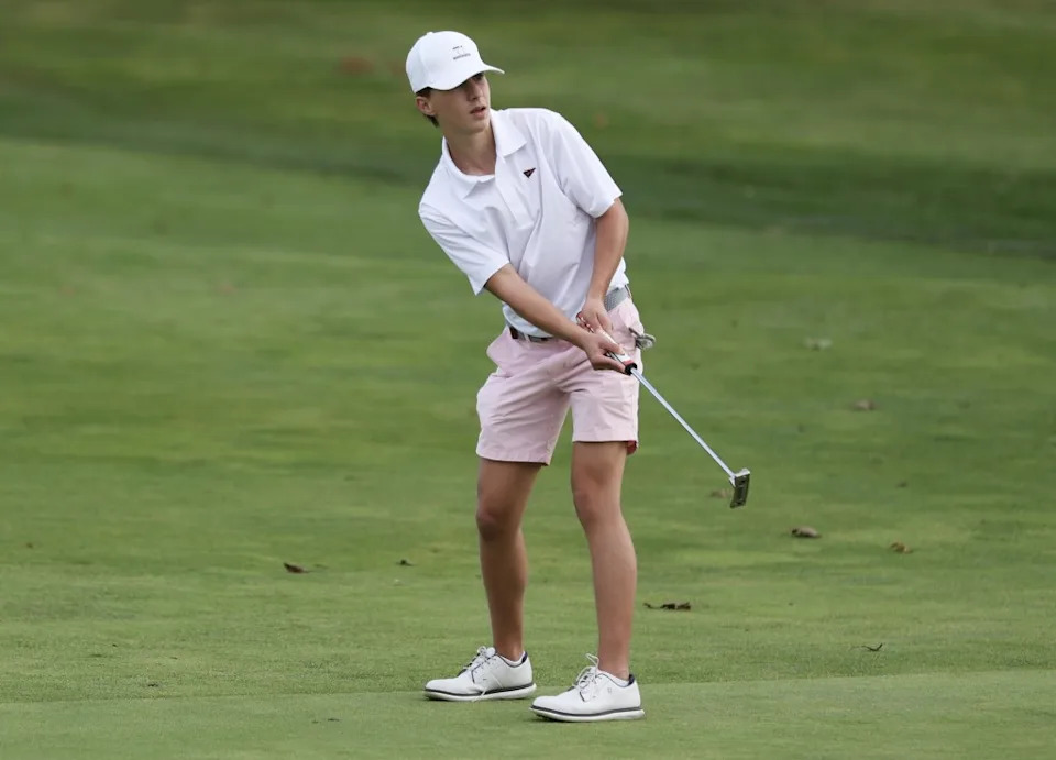 Hunter Arcati putts during practice for Cold Spring Harbor high school varsity golf at Huntington Country Club in Cold Spring Harbor. Heather Khalifa for New York Post