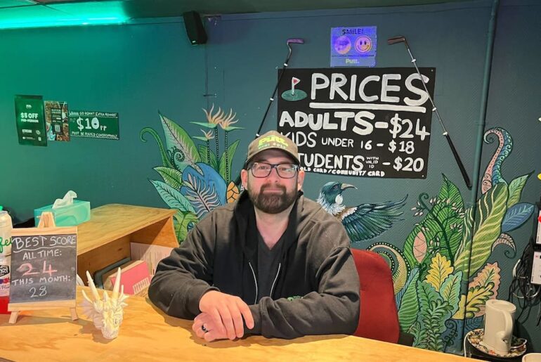 Wellington job market a ‘shocker’ as 600 people apply for casual mini-putt role Wellington job market a ‘shocker’ as 600 people apply for casual mini-putt role