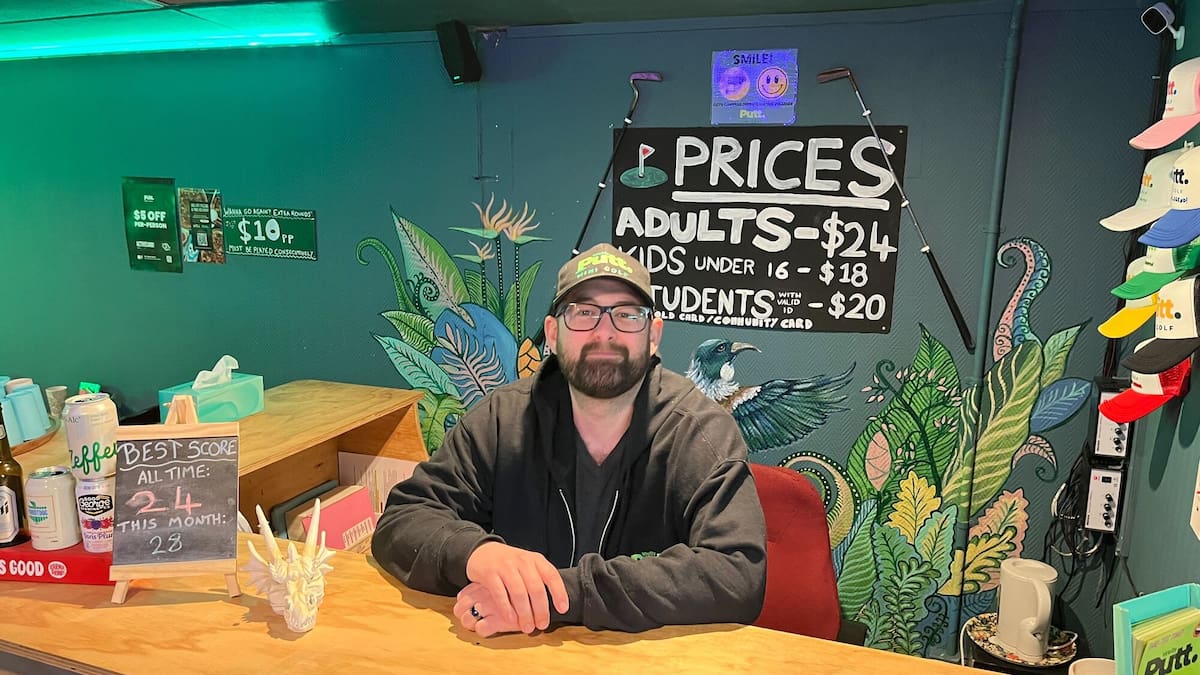 Wellington job market a ‘shocker’ as 600 people apply for casual mini-putt role Wellington job market a ‘shocker’ as 600 people apply for casual mini-putt role