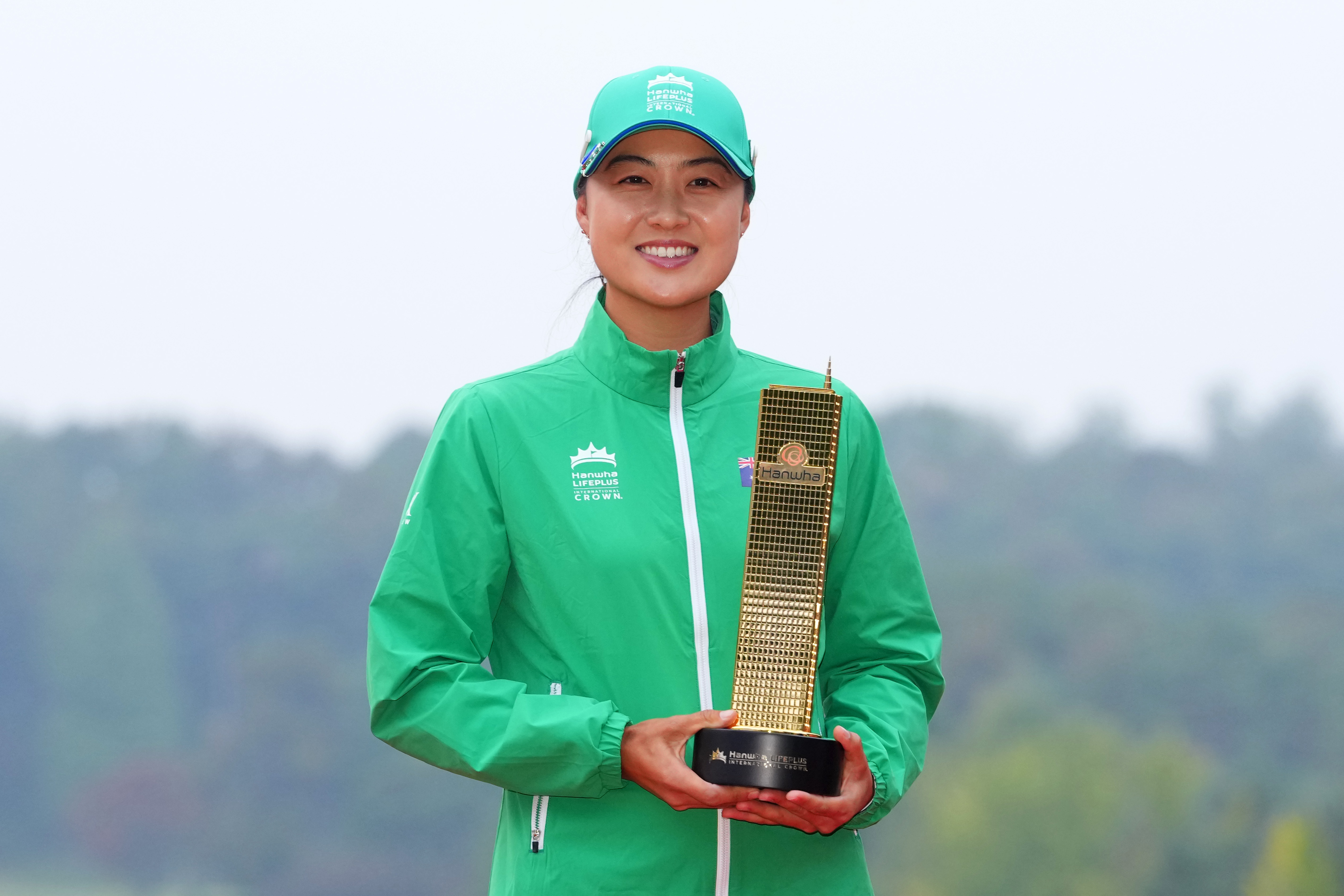 Minjee Lee poses with the MVP award at the 2025 International Crown