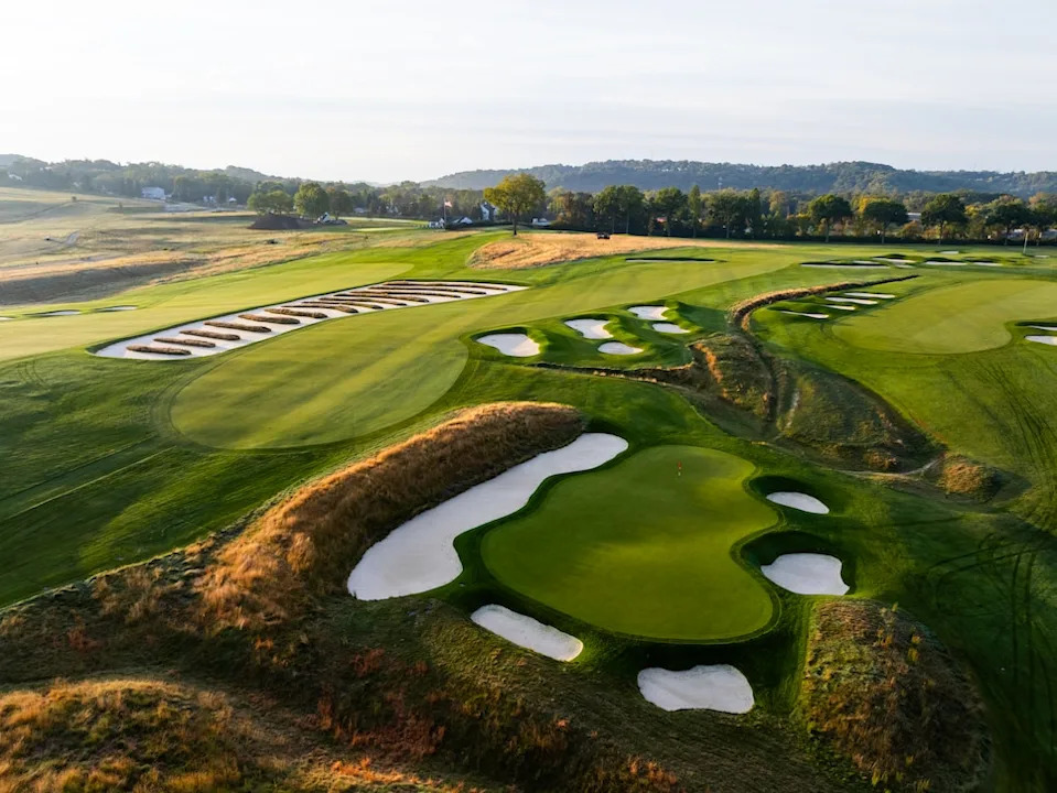 /content/dam/images/golfdigest/fullset/course-photos-for-places-to-play/oakmont-countryclub-pennsylvania.jpg