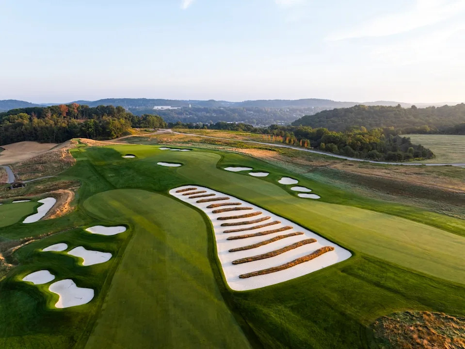/content/dam/images/golfdigest/fullset/course-photos-for-places-to-play/oakmont-country-club-pennsylvania-third-fourth-holes-jeff-marsh.jpg