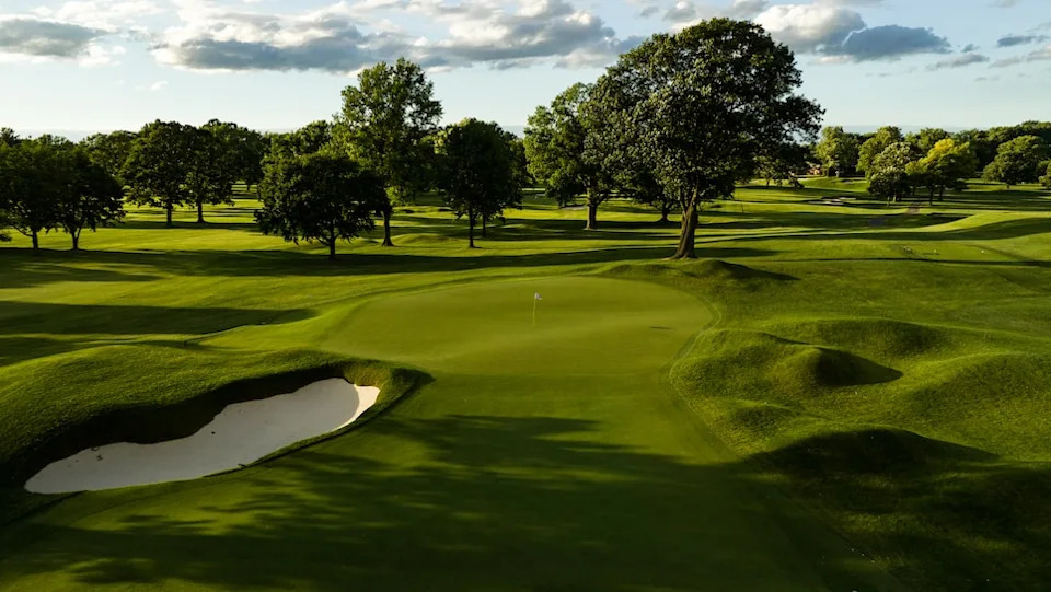 /content/dam/images/golfdigest/fullset/course-photos-for-places-to-play/oak-hill-country-club-pga-champ-8207.jpg