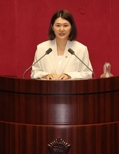 Eleven people have died in accidents at domestic golf courses over the past three and a half years, .. Rep. Son Sol of the Progressive Party. Yonhap News Agency