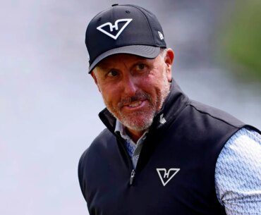 Phil Mickelson reacts to Charlie Kirk's Presidential Medal of Freedom