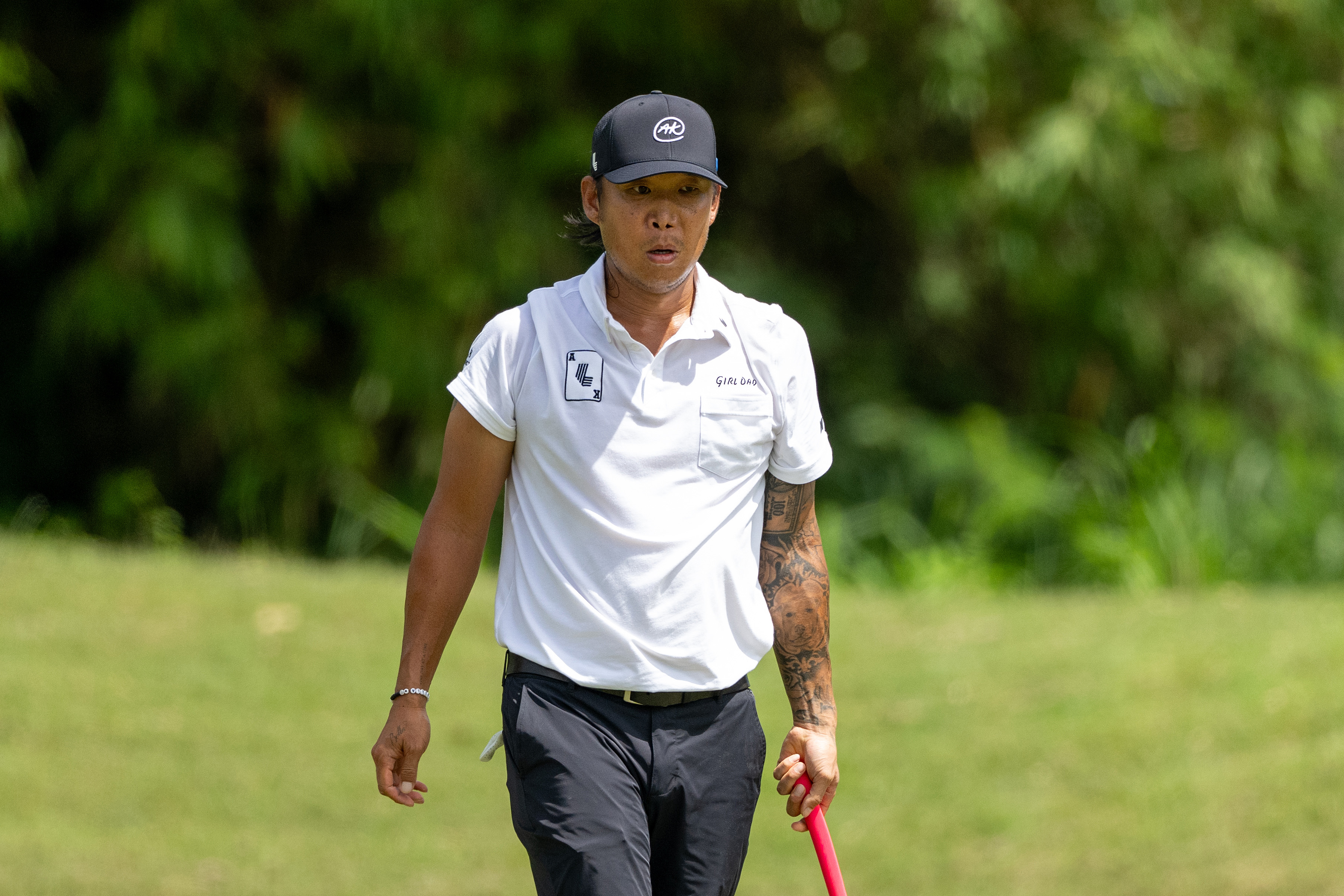 Anthony Kim holding his putter during the International Series Philippines
