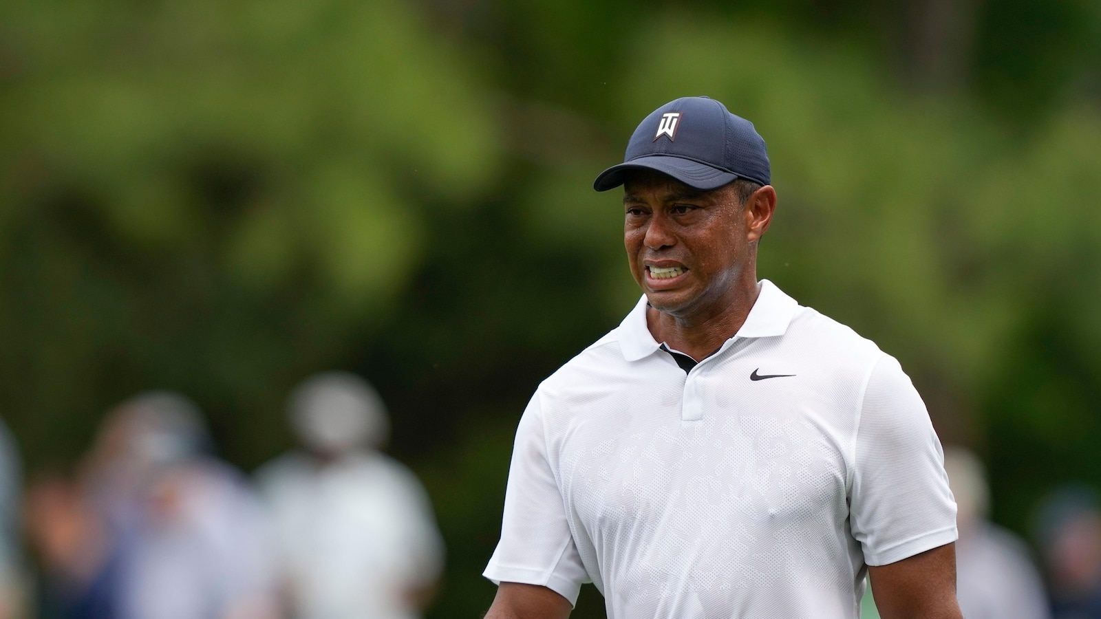 Tiger Woods undergoes a seventh back surgery to have disk replaced Tiger Woods undergoes a seventh back surgery to have disk replaced