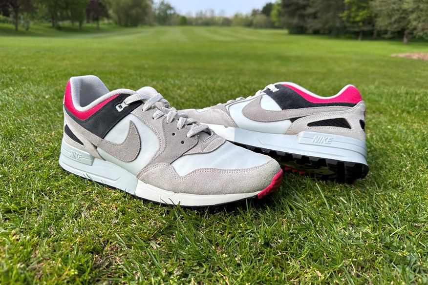 Nike Air Pegasus "89 G Golf Shoes are a spikeless model with retro styling and a one-year waterproof warranty.