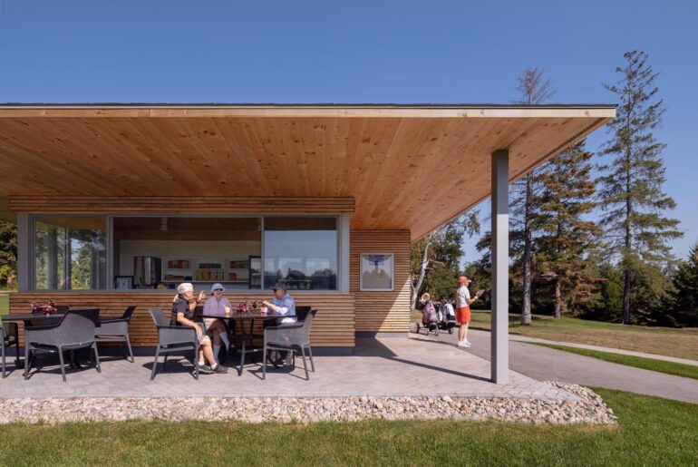 Natural wood-clad golf pavilion boasts geometric form