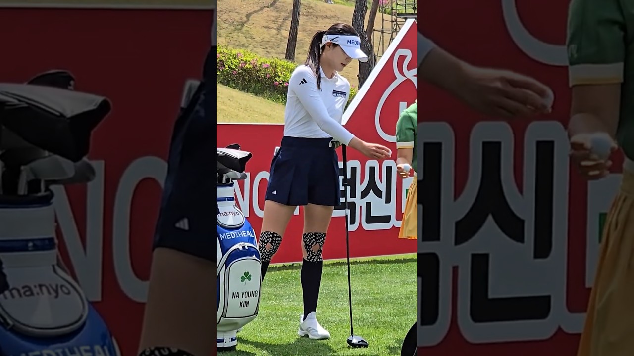 오늘 플레이 할 볼 확인하는 몸짱골퍼 김나영프로 #KOREA#GOLF#KLPGA#미녀#Beauty#골퍼#golfshorts#골프쇼츠#골프#swing#스윙_여행사랑TV 오늘 플레이 할 볼 확인하는 몸짱골퍼 김나영프로 #KOREA#GOLF#KLPGA#미녀#Beauty#골퍼#golfshorts#골프쇼츠#골프#swing#스윙_여행사랑TV