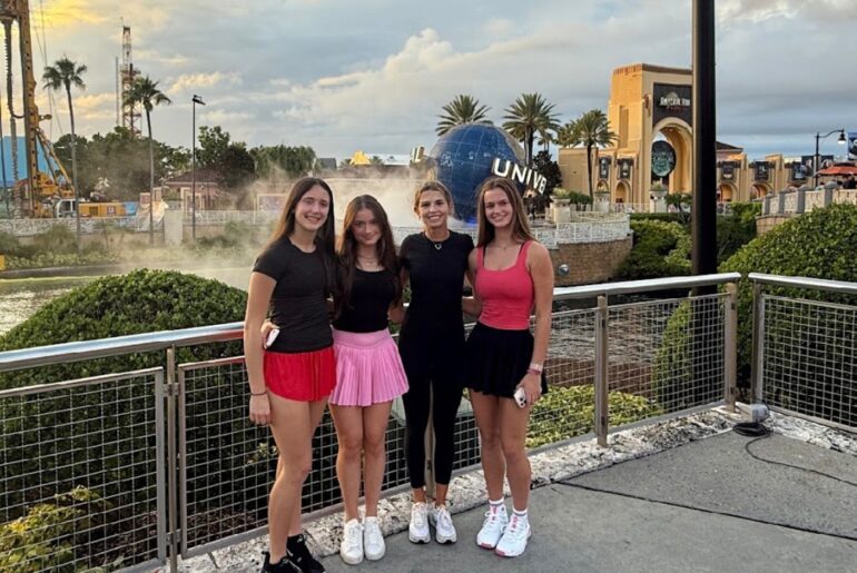 A day in my life at Halloween Horror Nights! (SCARY Vlog)