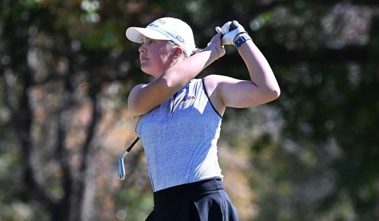 Petrova leads UE in second round