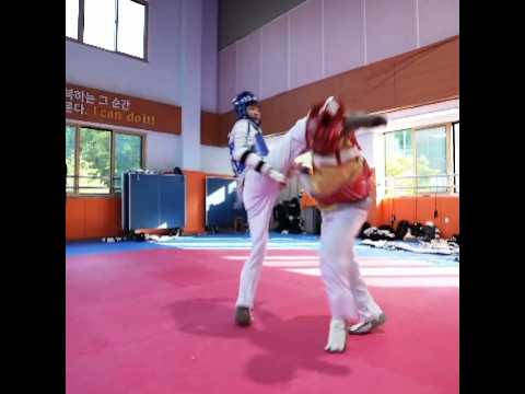Lee dae hoon vs student 🔥#taekwondo #shortvideo #shortsfeed #karatekick Lee dae hoon vs student 🔥#taekwondo #shortvideo #shortsfeed #karatekick