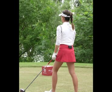 Attractive golfer Muni He