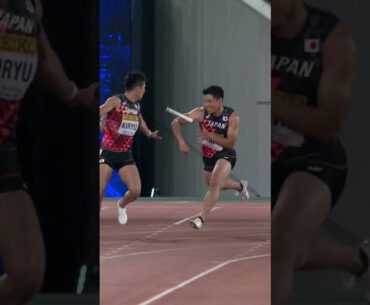 How did he even catch that  👀 #Japan #relay #running
