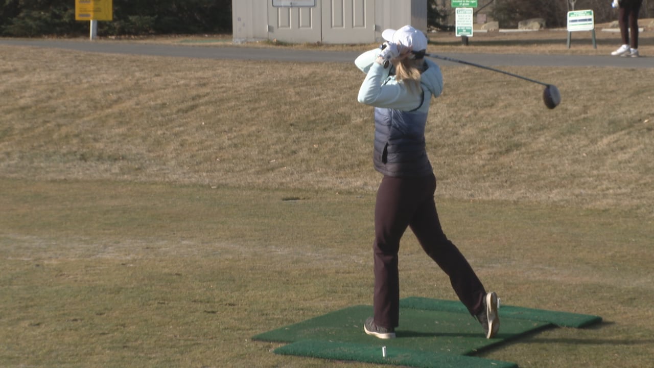 Pierie Danysk golfing.