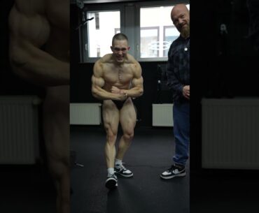 16 jähriger Bodybuilder Milan in Wettkampf Form!