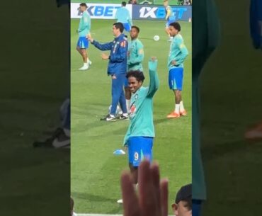 Torcida do Brasil cantando “Uh é Bobby Charlton” pro Endrick no Couto Pereira 😂😂😂 #futebol #viral