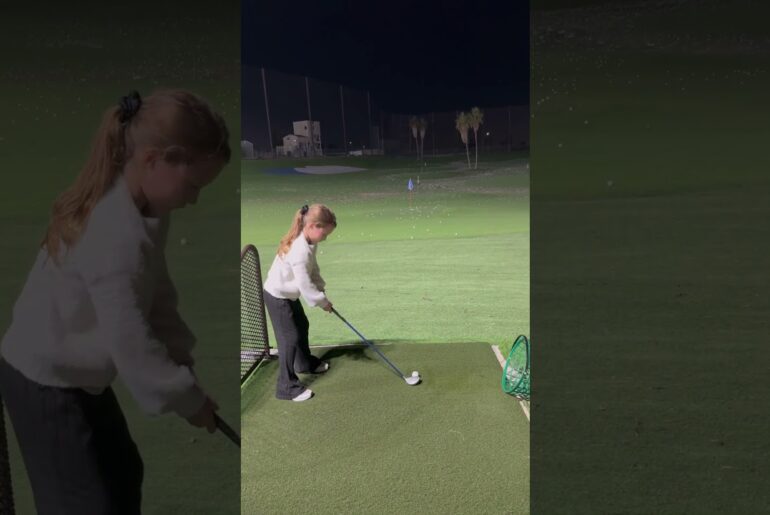 Try Not to Blink Challenge 👀💥 #golfgirl #golf #golfswing #golfer #girlgolfers #golfclap #goldfish