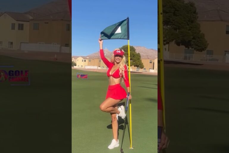 Amazing Golf Swing you need to see | Golf Girl awesome swing | Golf shorts | Lola Lolita