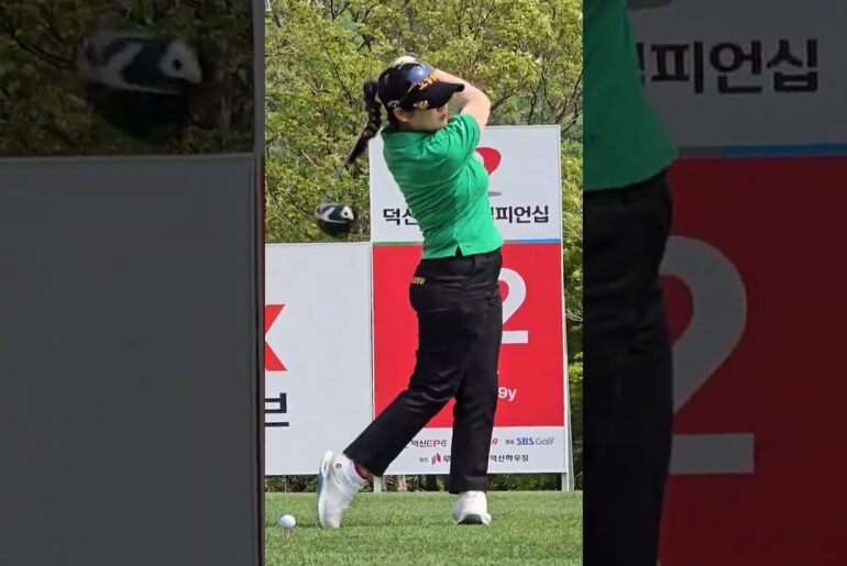 살랑살랑 티샷 전 빈스윙으로 몸푸는 한지원프로 #KOREA#GOLF#KLPGA#미녀#Beauty#골퍼#golfshorts#골프쇼츠#골프#swing#스윙_여행사랑TV