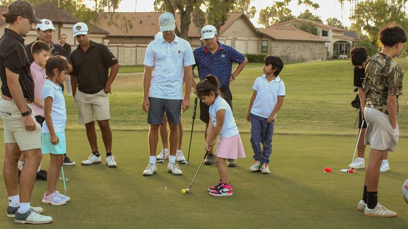 Men’s and Women’s Golf Hold Golf Clinic in Brownsville Men's and Women's Golf Hold Golf Clinic in Brownsville