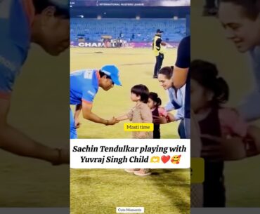 Sachin Tendulkar playing with Yuvraj child..🫶❤️🥰  #shorts #sachintendulkar  #cute #moments #cutebaby