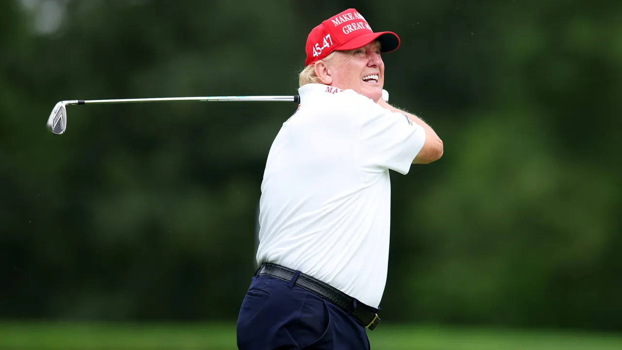 Trump sinks chip shot in viral golf video after claiming 38 golf championships Trump sinks chip shot in viral golf video after claiming 38 golf championships