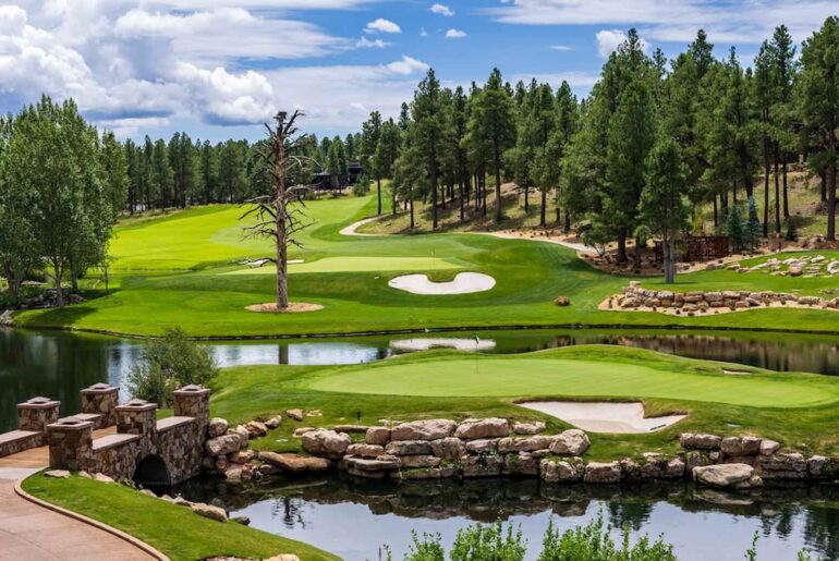 This ultra-luxe golf club offers the ultimate amenity: private flights