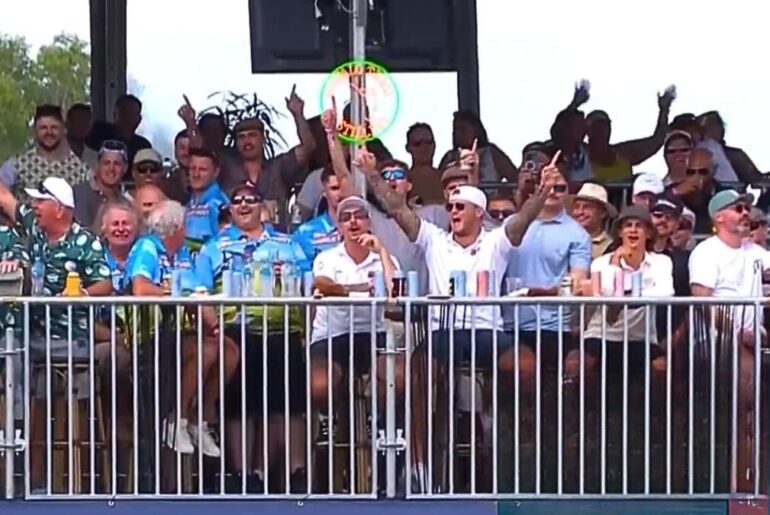 Sweet Caroline singers create viral moment during Australian PGA Championship
