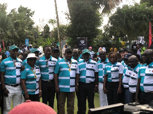 President Mahama (M) with Ghana Golf Association executives at the event