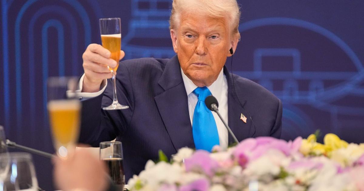 Trump barreling along as if government weren’t shut down | National Politics Trump barreling along as if government weren't shut down | National Politics