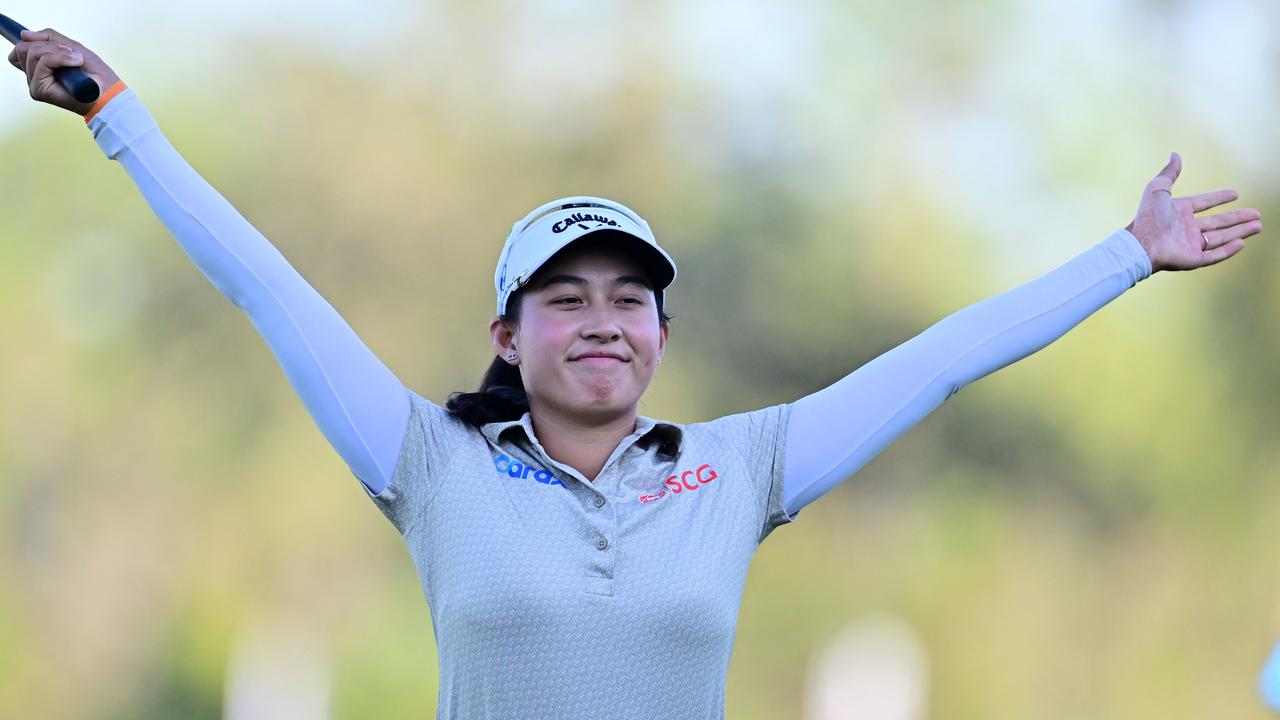 NAPLES, FLORIDA - NOVEMBER 23: Jeeno Thitikul of Thailand celebrates her winning putt on the 18th green during the final round of the CME Group Tour Championship 2025 at Tiburon Golf Club on November 23, 2025 in Naples, Florida. Julio Aguilar/Getty Images/AFP (Photo by Julio Aguilar / GETTY IMAGES NORTH AMERICA / Getty Images via AFP)
