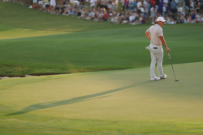 McIlroy shares Dubai lead after late birdie rush - News