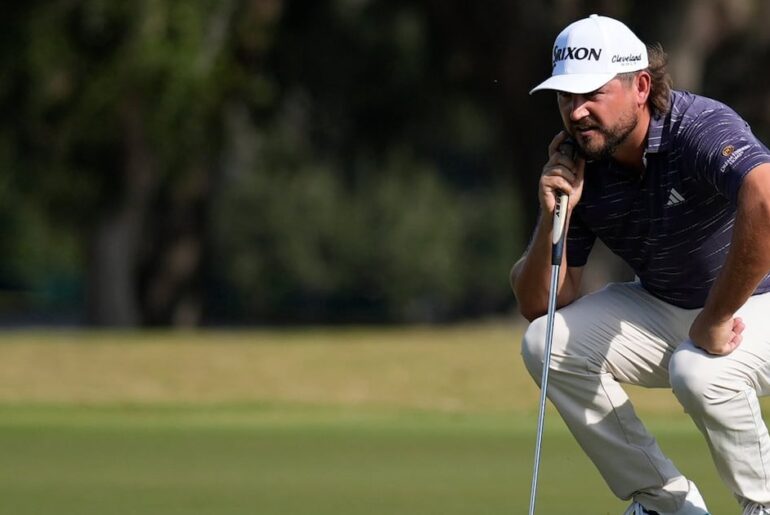 Andrew Novak takes the lead at Sea Island as others try to stay in the game to keep cards