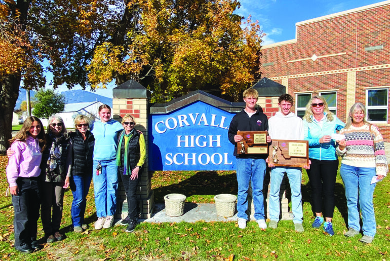 Hamilton Women’s Golf Association donates to valley schools