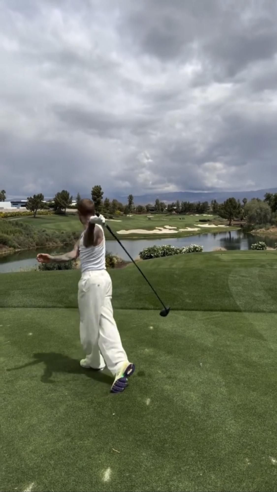 Justin-Bieber-Golf-Swing-Follow-Through.jpg