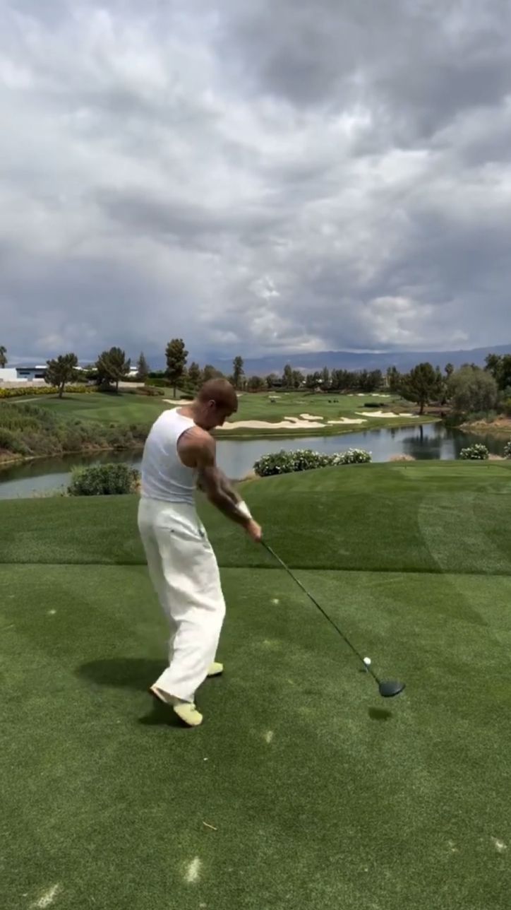 Justin-Bieber-Golf-Swing-impact.jpg