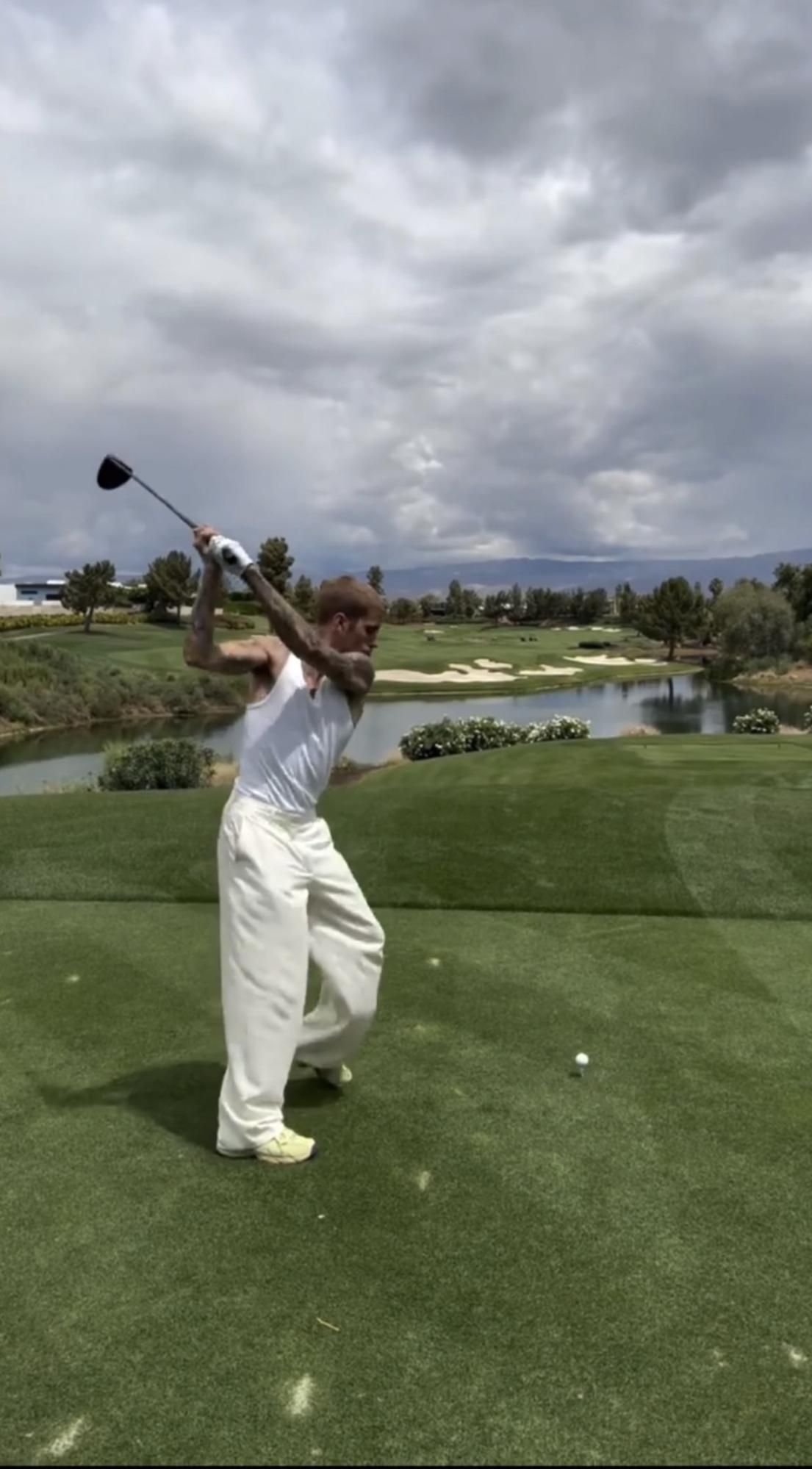 Justin-Bieber-Golf-Swing-top-backswing.jpg