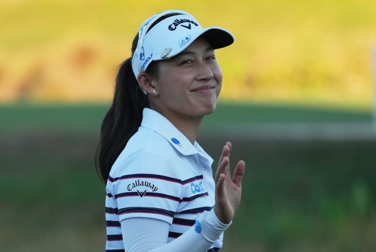 Jeeno Thitikul pulls away and leads Nelly Korda by 6 in LPGA finale