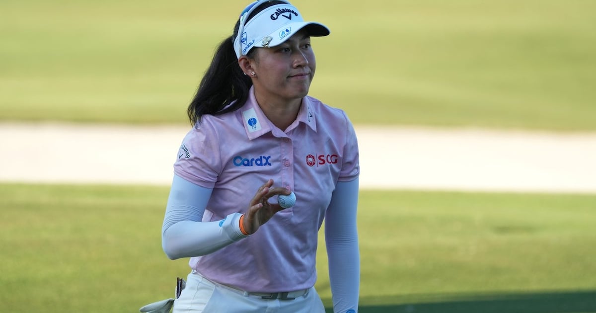 Jeeno Thitikul nearly flawless for a 63 to build 3-shot lead in LPGA season finale Jeeno Thitikul nearly flawless for a 63 to build 3-shot lead in LPGA season finale