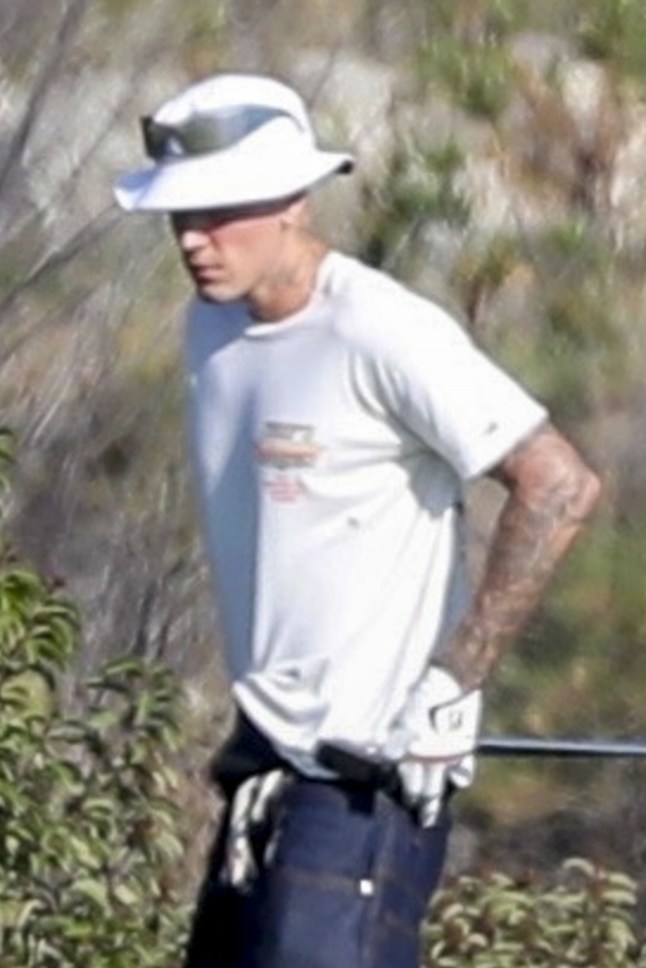 BGUK_3425837 - *PREMIUM-EXCLUSIVE* Burbank, CA MUST CALL FOR PRICING BEFORE USAGE - Justin Bieber was seen urinating on the greens during a golf outing in Palm Springs, shortly after sipping IPAs. Is he working on his swing?! It is important to note public urination is an offense in Palm Springs, generally charged as a misdemeanor under local municipal code or state laws related to disorderly conduct or public nuisance. Pictured: Justin Bieber BACKGRID UK 23 NOVEMBER 2025 BYLINE MUST READ: LESE / BACKGRID UK: +44 208 344 2007 / uksales@backgrid.com USA: +1 310 798 9111 / usasales@backgrid.com *Pictures Containing Children Please Pixelate Face Prior To Publication*