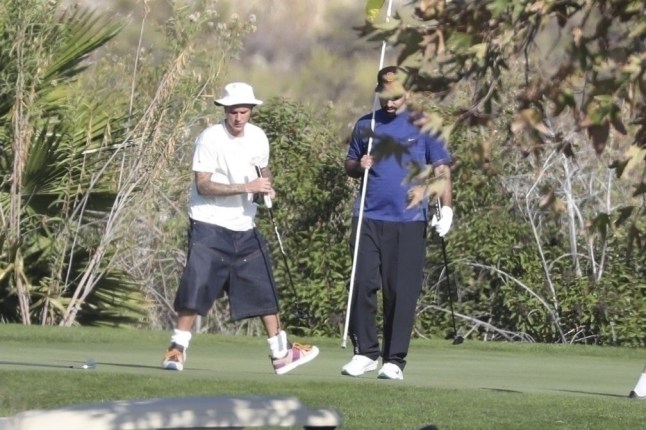 BGUK_3425837 - *PREMIUM-EXCLUSIVE* Burbank, CA MUST CALL FOR PRICING BEFORE USAGE - Justin Bieber was seen urinating on the greens during a golf outing in Palm Springs, shortly after sipping IPAs. Is he working on his swing?! It is important to note public urination is an offense in Palm Springs, generally charged as a misdemeanor under local municipal code or state laws related to disorderly conduct or public nuisance. Pictured: Justin Bieber BACKGRID UK 23 NOVEMBER 2025 BYLINE MUST READ: LESE / BACKGRID UK: +44 208 344 2007 / uksales@backgrid.com USA: +1 310 798 9111 / usasales@backgrid.com *Pictures Containing Children Please Pixelate Face Prior To Publication*
